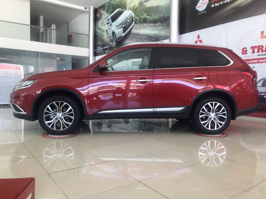 Outlander tai Da Nang, Co San Tat Ca Cac Mau, Giao Ngay.