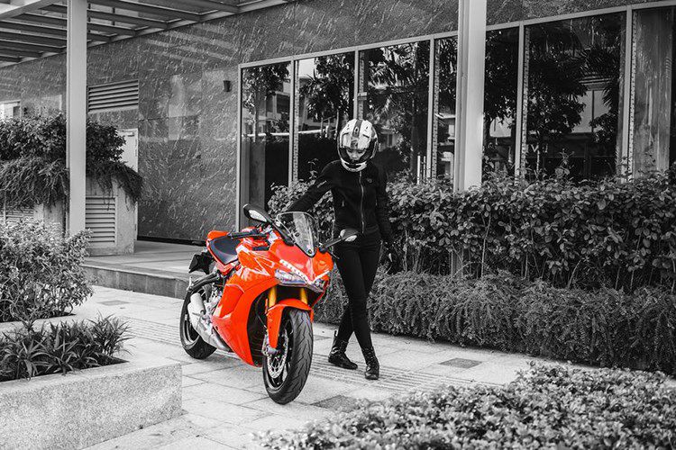 Chan dai cam lai Ducati SuperSport dau tien tai Viet Nam-Hinh-2