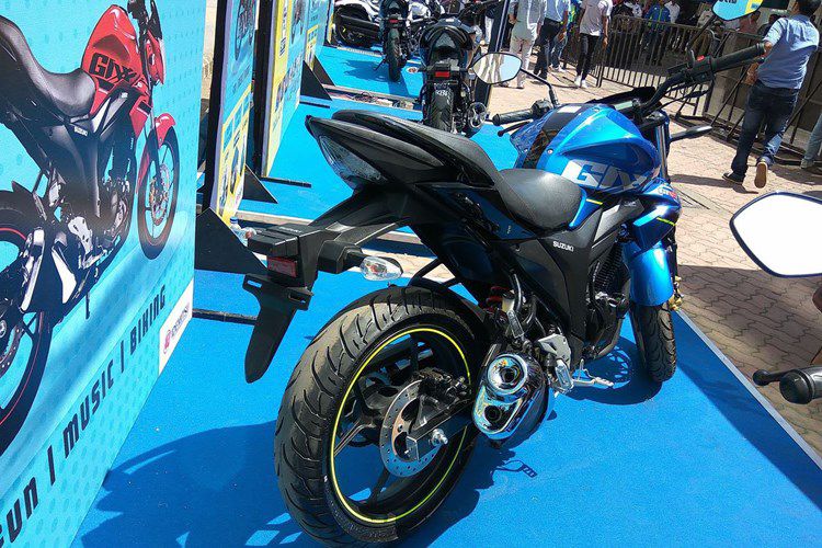 Moto Suzuki Gixxer gia 33 trieu khien dan Viet phat them-Hinh-9