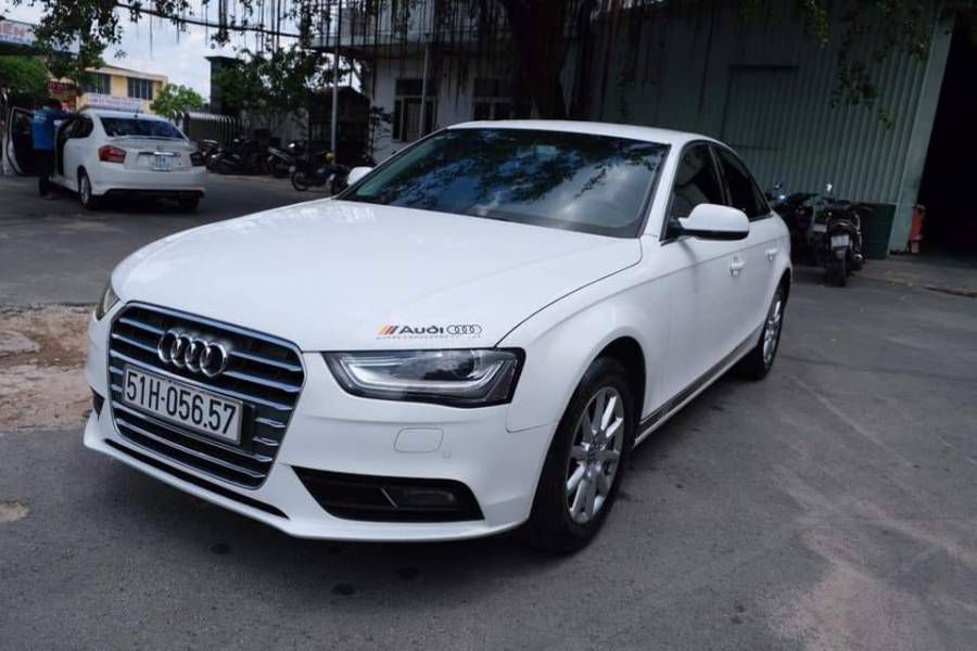 Can ban Audi A4 nam san xuat 2013, dk 2014, mau trang, nhap khau, odo 67kkm