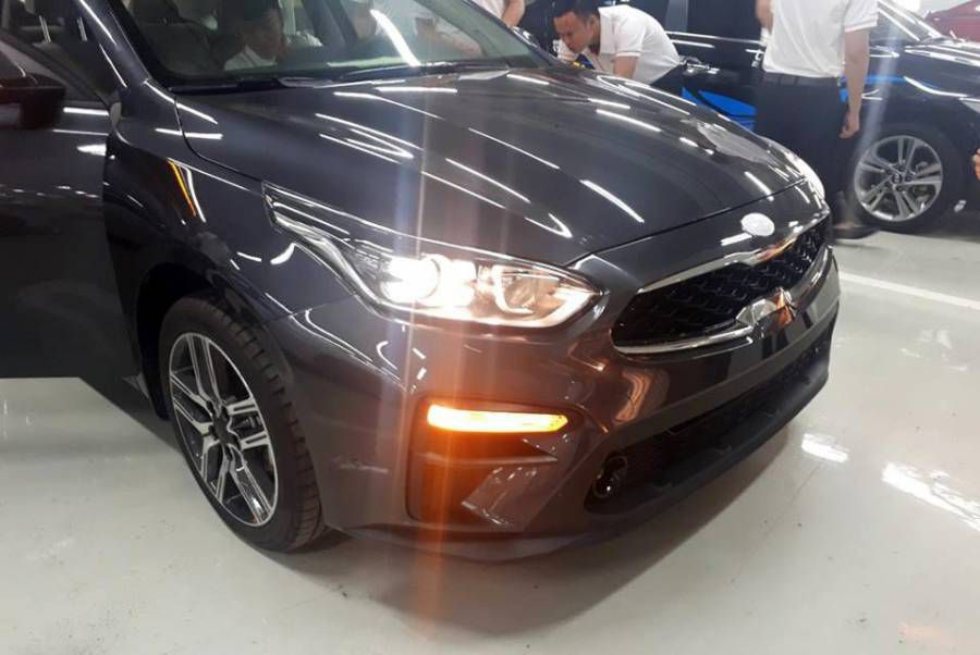 Ban Kia Cerato 1.6 deluxe 2019 moi Ha Noi.Chi 240tr co the nhan xe.