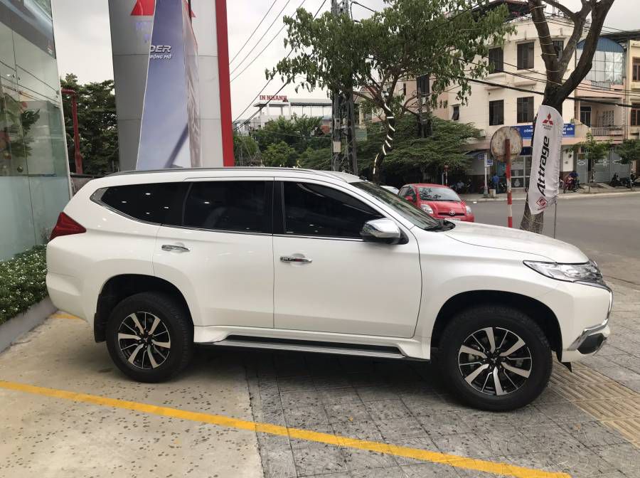 Pajero co san giao ngay, khuyen mai KHUNG