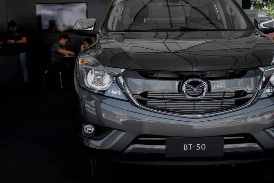 Ban Mazda BT-50 2.2 AT 4x2 (So tu dong 1 cau) 2019 nhap khau nguyen chiec - Uu dai cuc khung khi goi ngay hotline 0931.04.0919 Mazda khu vuc mien Tay.