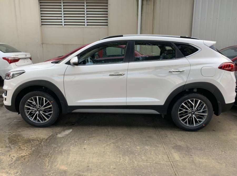Hyundai Tucson 2019 Da Nang, Co san giao ngay, Goi qua tang hap dan, Ho tro Grab - Vay 80% gia tri xe. Lien he: 0905.59.89.59