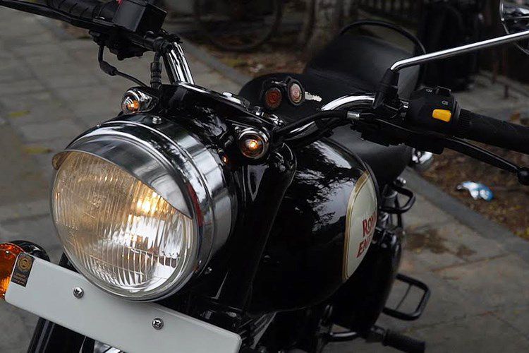 "Soi" moto Royal Enfield Classic gia 109 trieu tai Ha Noi-Hinh-2