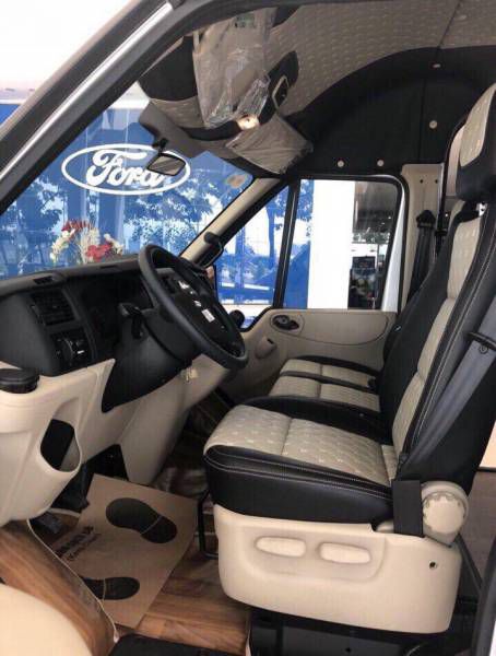 Ban Ford Transit 2019 - Nhieu mau giao ngay- Ho tro toi 85% LH : Mr Giang 0973884360