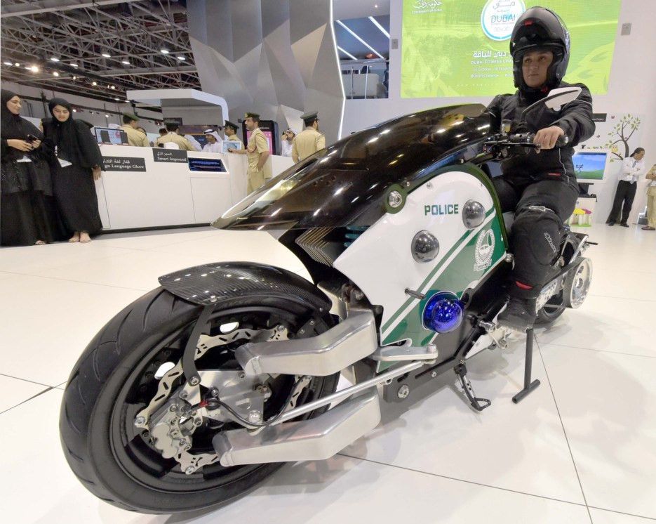Xe robot, moto bay cho canh sat Dubai sap thanh hien thuc hinh anh 4