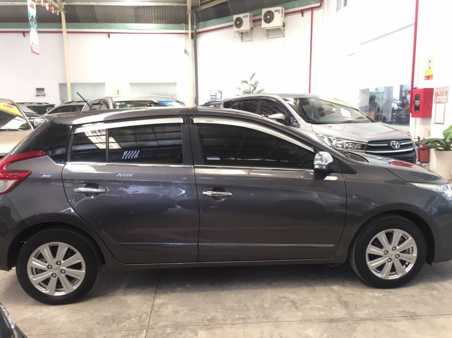 Ban Toyota Yaris 1.3G AT 2015 con qua moi
