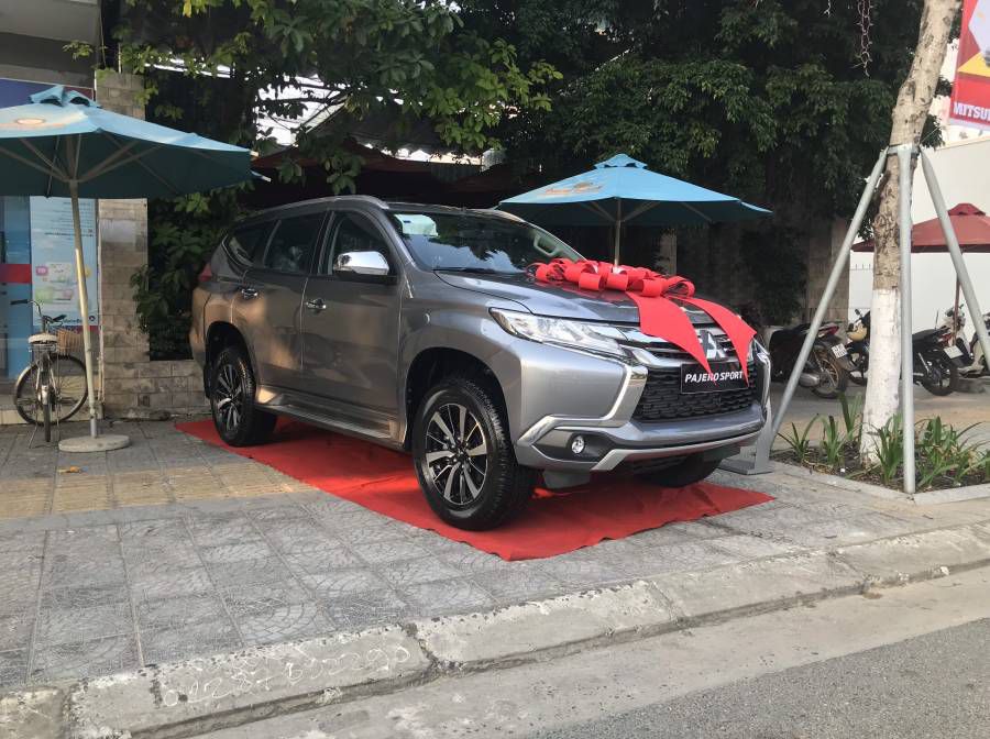 Pajero co san giao ngay, khuyen mai KHUNG