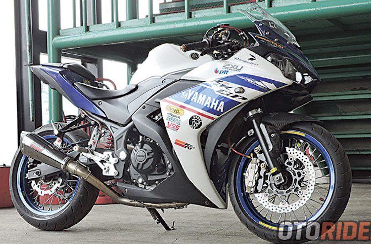 Moto Yamaha R25 do banh cam “hang doc” tai Indonesia