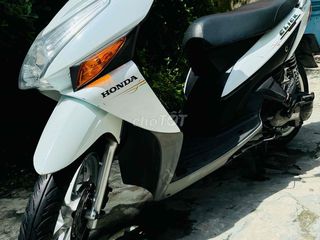 Bán honda click trắng đời cao vành 6lá, xe biển43.