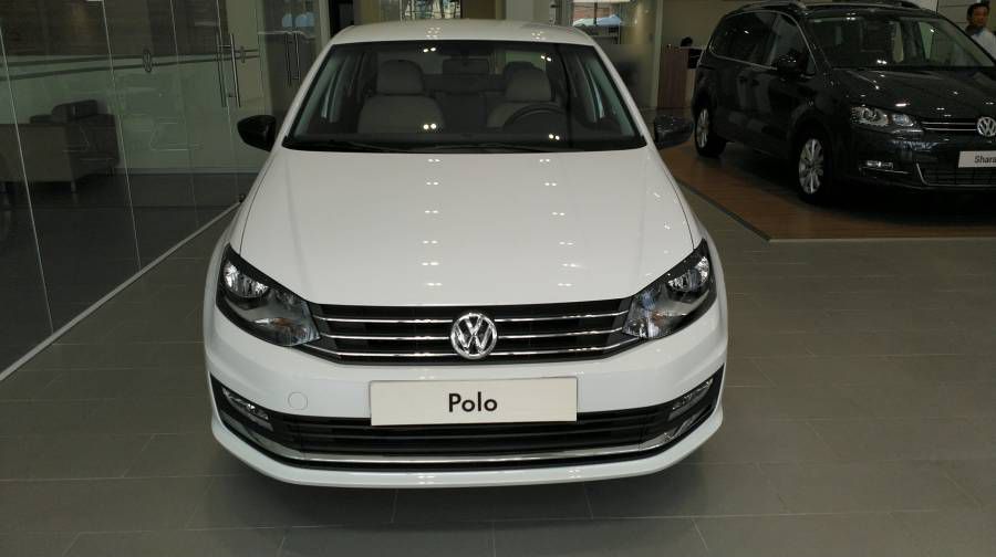 Ban Xe Volkswagen Polo Sedan nhap khau chinh hang moi, giam tien + ho tro vay 90%. Goi ngay: 0933 365 188