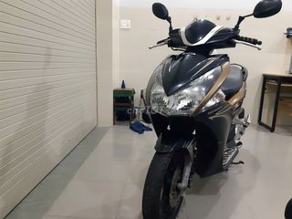 Ban xe airblack honda màu đen đồng