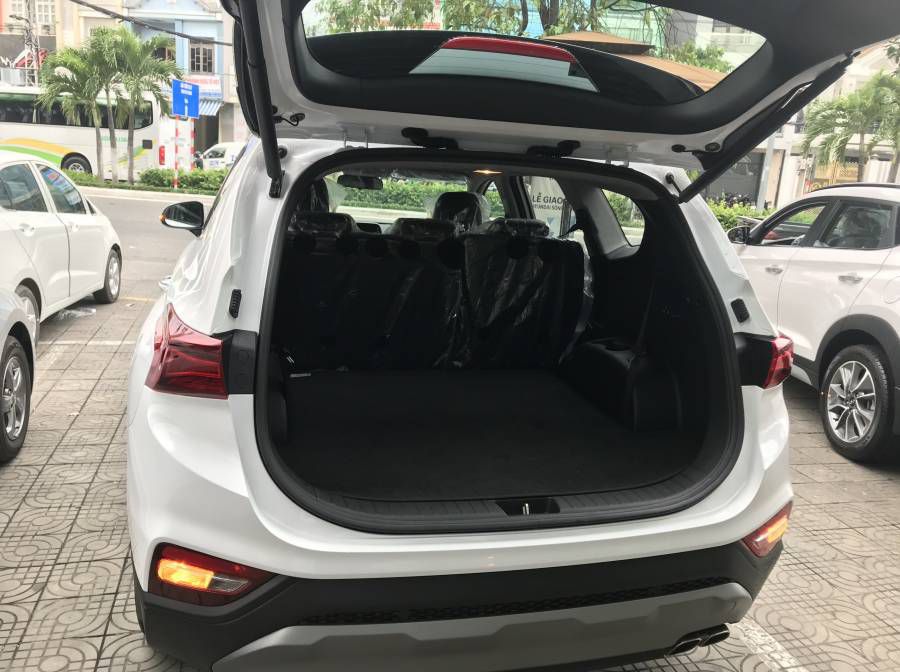 Hyundai Santafe 2019 Da Nang, Co san giao ngay, Qua Tang hap dan, Ho tro Grab - Vay 80% gia tri xe. Lien he: 0905.59.89.59