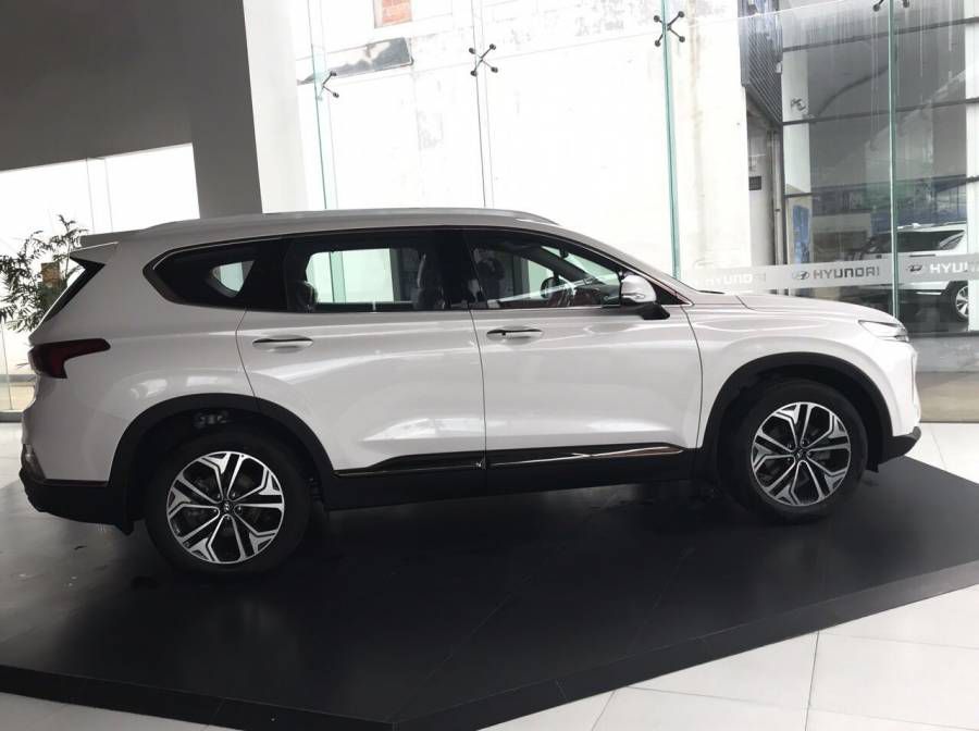Hyundai Santafe 2019 Da Nang, Co san giao ngay, Qua Tang hap dan, Ho tro Grab - Vay 80% gia tri xe. Lien he: 0905.59.89.59