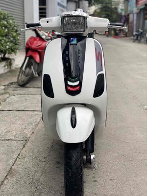 PIAGGIO VESPA đầu vuông 2015 mới 95%, trắng đẹp