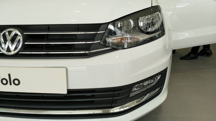 Ban Xe Volkswagen Polo Sedan nhap khau chinh hang moi, giam tien + ho tro vay 90%. Goi ngay: 0933 365 188