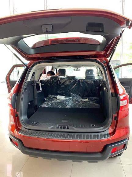Bao gia Ford Everest Ambiente MT 1 cau so san 2019 moi LH:0941921742