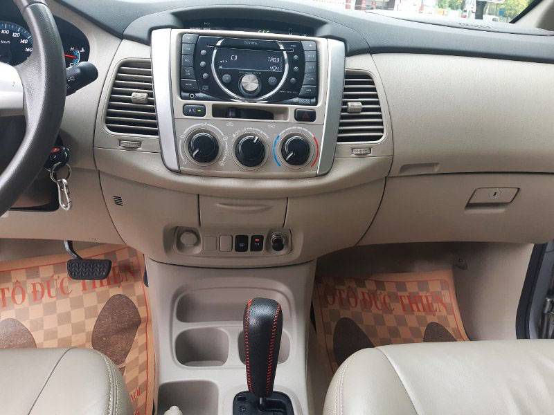 Ban Toyota Innova 2.0G 2013