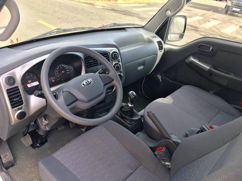 Xe tai kia 2.4 tan thung 3.5m 2019 mau trang - Ho tro vay 80% LH: 0938.903.187