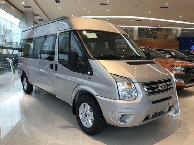Ban Ford Transit MID,SVP,LUX 2019 Co San Gia Khuyen Mai