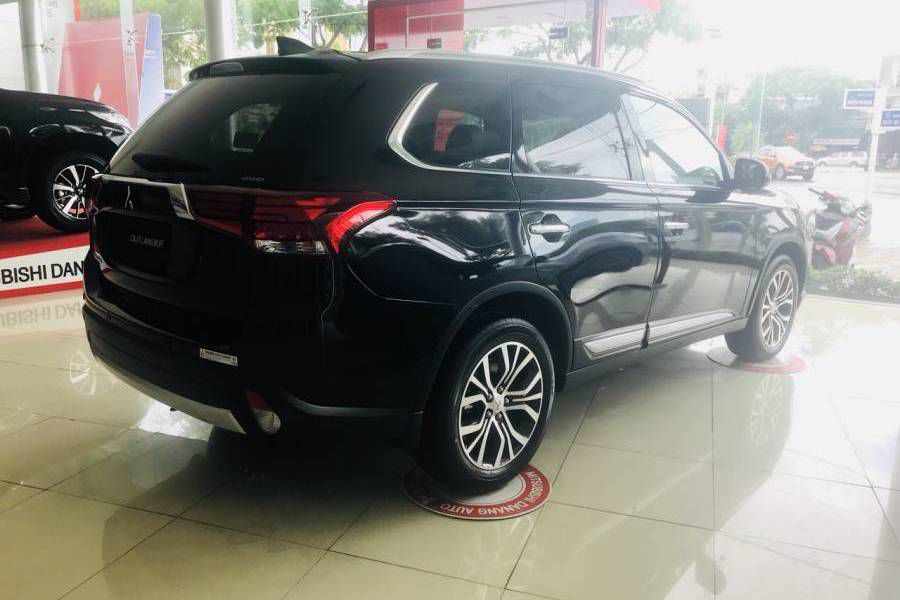 Giao xe ngay duy nhat tai Da Nang voi Mitsubishi Outlander chi voi 807 trieu, Hotline : 0974 064 605