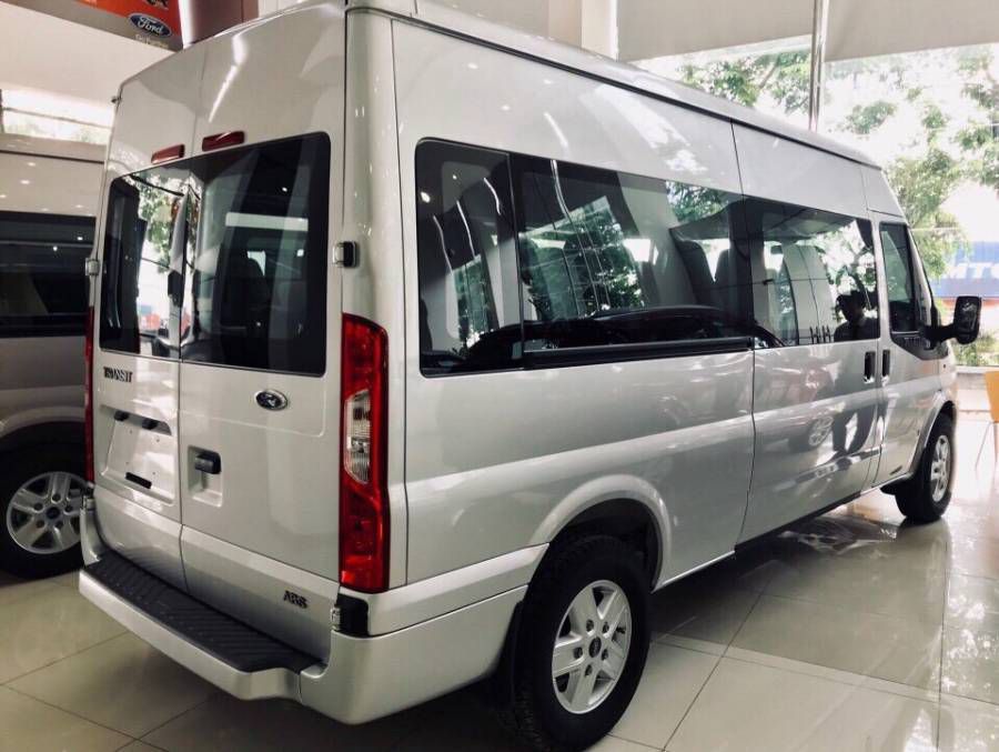 Ban Ford Transit SVP 2019 moi Du mau giao ngay LH:0827707007