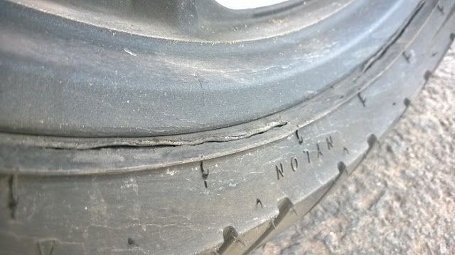 Dấu hiệu nhận biết lốp xe nên thay mới?