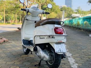 Gia đình cần bán xe vespa trắng biển hà nội