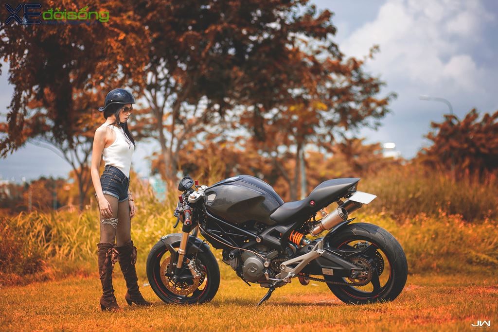 Kiều nữ Việt cuốn hút bên Ducati Monster 795 độ “full-carbon” ảnh 14