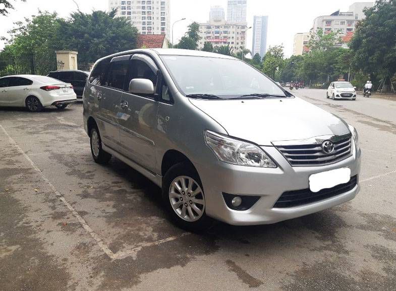 Ban Toyota Innova 2.0G 2013