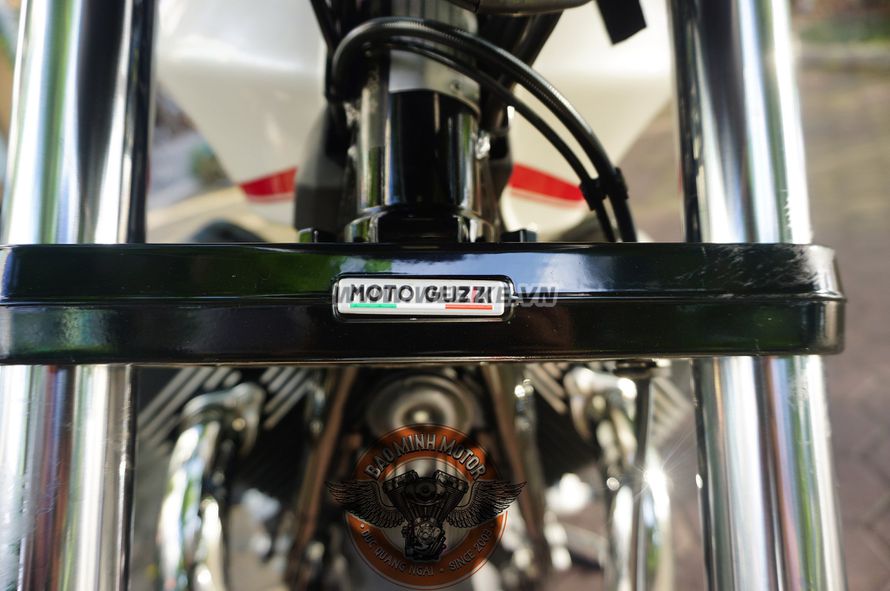 Can ban Moto Guzzi V9 Roamer 2018 mau den do trang o Ha Noi gia lien he MSP #1072988