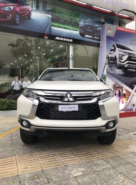 Pajero co san giao ngay, khuyen mai KHUNG