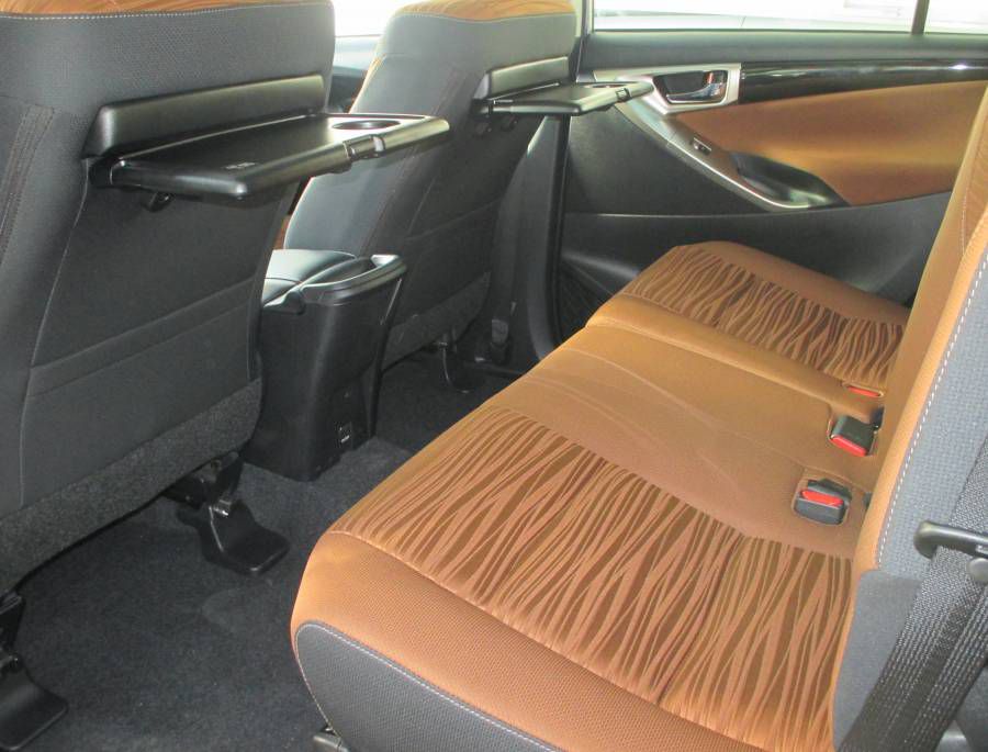 Ban Toyota Innova 2.0G moi Ho Chi Minh Chi can 240tr nhan xe ngay. Co du mau xe giao ngay toan quoc.