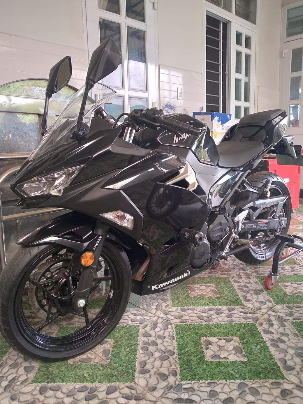 Cần bán Kawasaki Ninja 400 2018 màu đen