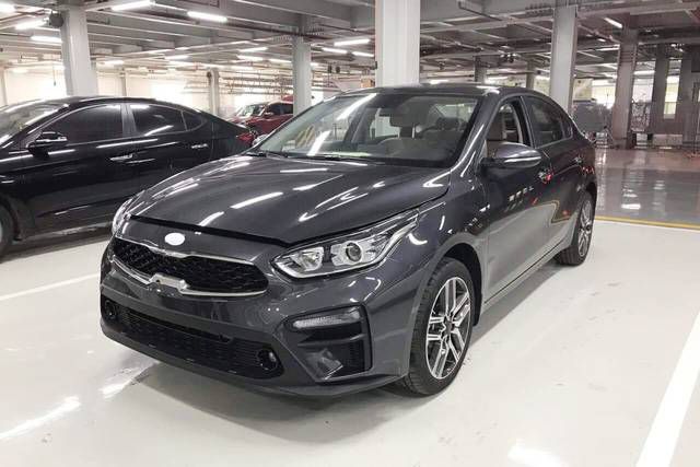 Ban Kia Cerato 1.6 deluxe 2019 moi Ha Noi.Chi 240tr co the nhan xe.