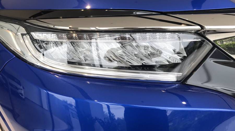 HONDA HRV NHAP THAI MAU TRANG 100% GOP 250TR GIAO XE NGAY KHUYEN MAI KHUNG