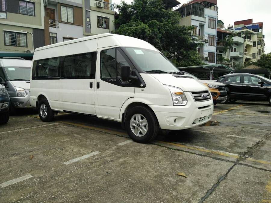 Ban Ford Transit MID,SVP,LUX 2019 Co San Gia Khuyen Mai