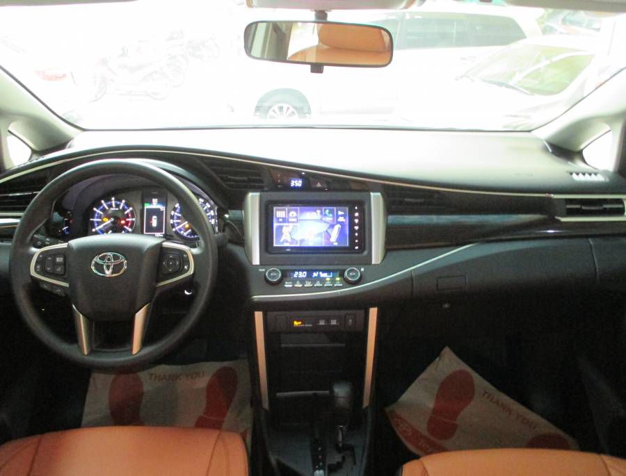 Ban Toyota Innova 2.0G moi Ho Chi Minh Chi can 240tr nhan xe ngay. Co du mau xe giao ngay toan quoc.