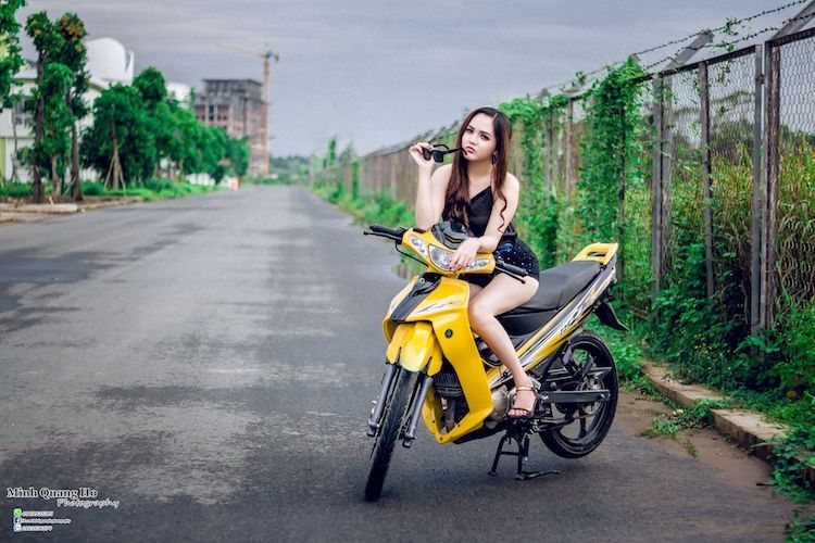 Chan dai Viet ben "xe no" Yamaha 125ZR hon 200 trieu-Hinh-3