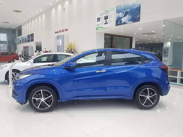 HONDA HRV NHAP THAI MAU TRANG 100% GOP 250TR GIAO XE NGAY KHUYEN MAI KHUNG