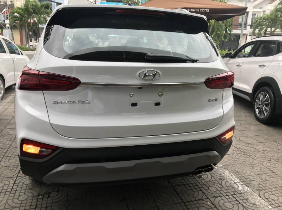 Hyundai Santafe 2019 Da Nang, Co san giao ngay, Qua Tang hap dan, Ho tro Grab - Vay 80% gia tri xe. Lien he: 0905.59.89.59