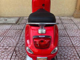 cần bán xe vespa 2014 mẫu mới 3v iE