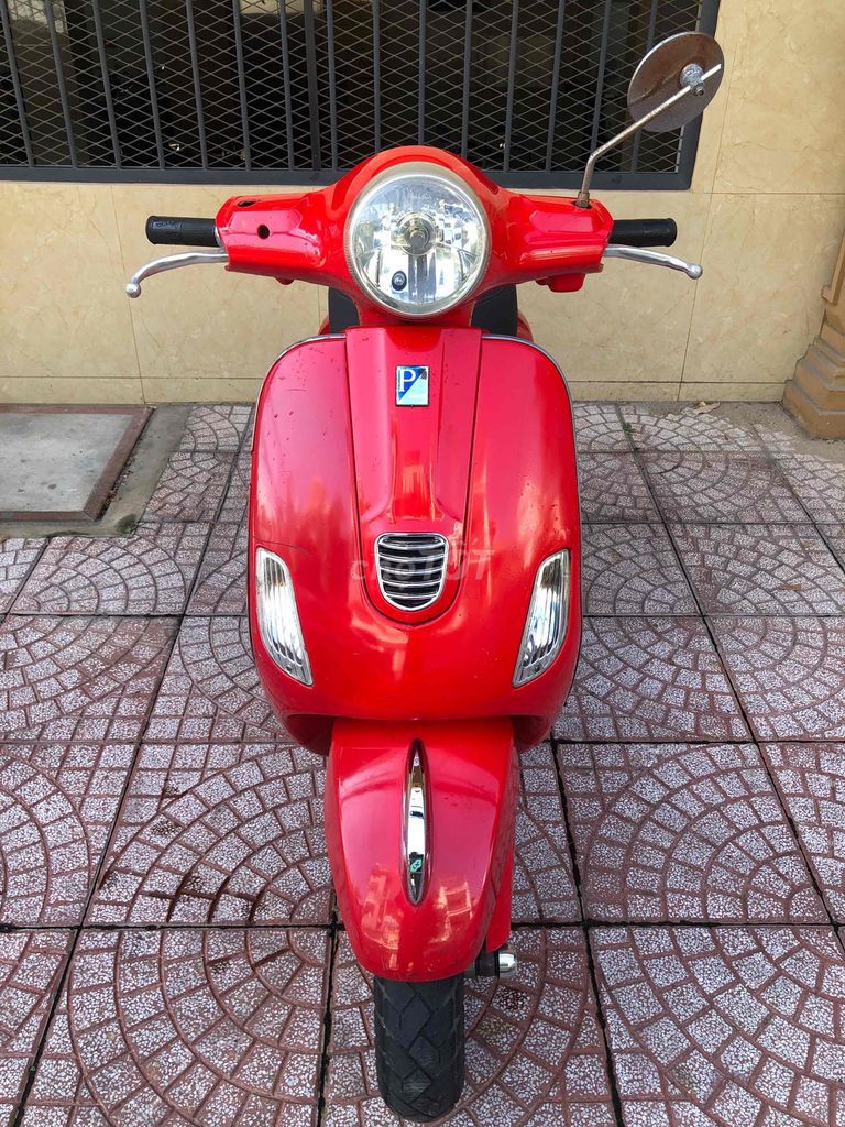 cần bán xe vespa 2014 mẫu mới 3v iE