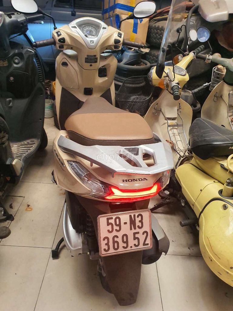 Honda lead 2020. 125 cc