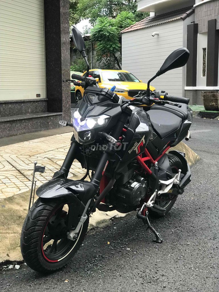 Moto Benelli TNT 125cc . Zin trùm mền . Bstp 9 chu