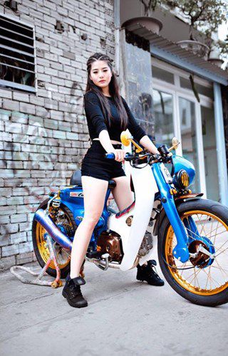 Hot girl Viet do dang "sieu sexy" ben Honda Super Cub-Hinh-5