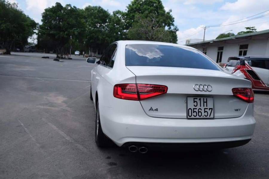 Can ban Audi A4 nam san xuat 2013, dk 2014, mau trang, nhap khau, odo 67kkm