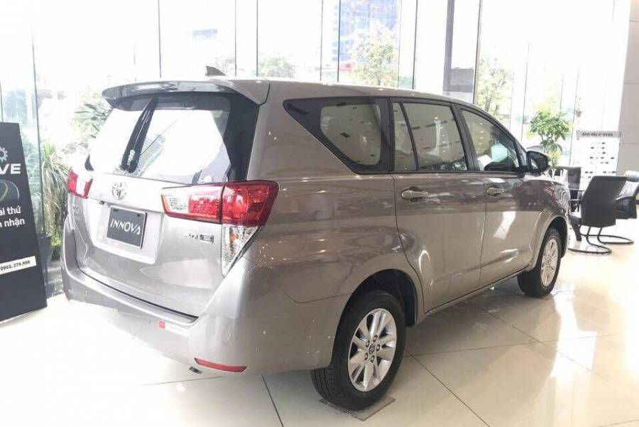 Toyota My Dinh ban Innova 2.0 E 2019 Gia sieu tot trong thang 4, du mau co xe giao ngay 0963393983