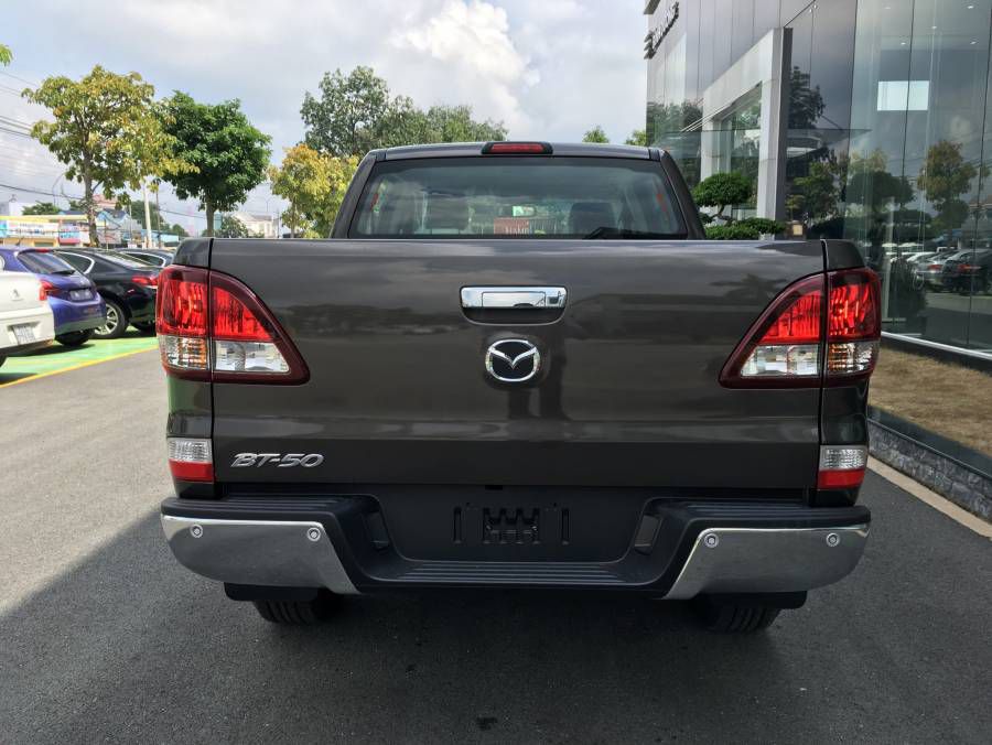 Ban Mazda BT-50 Face Lift 2019 moi Binh Duong